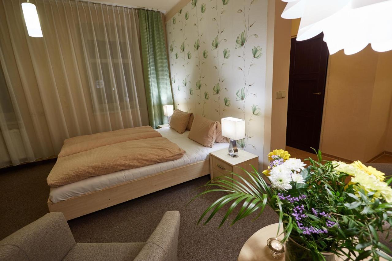 Hotel Slunce Rymarov Exterior photo