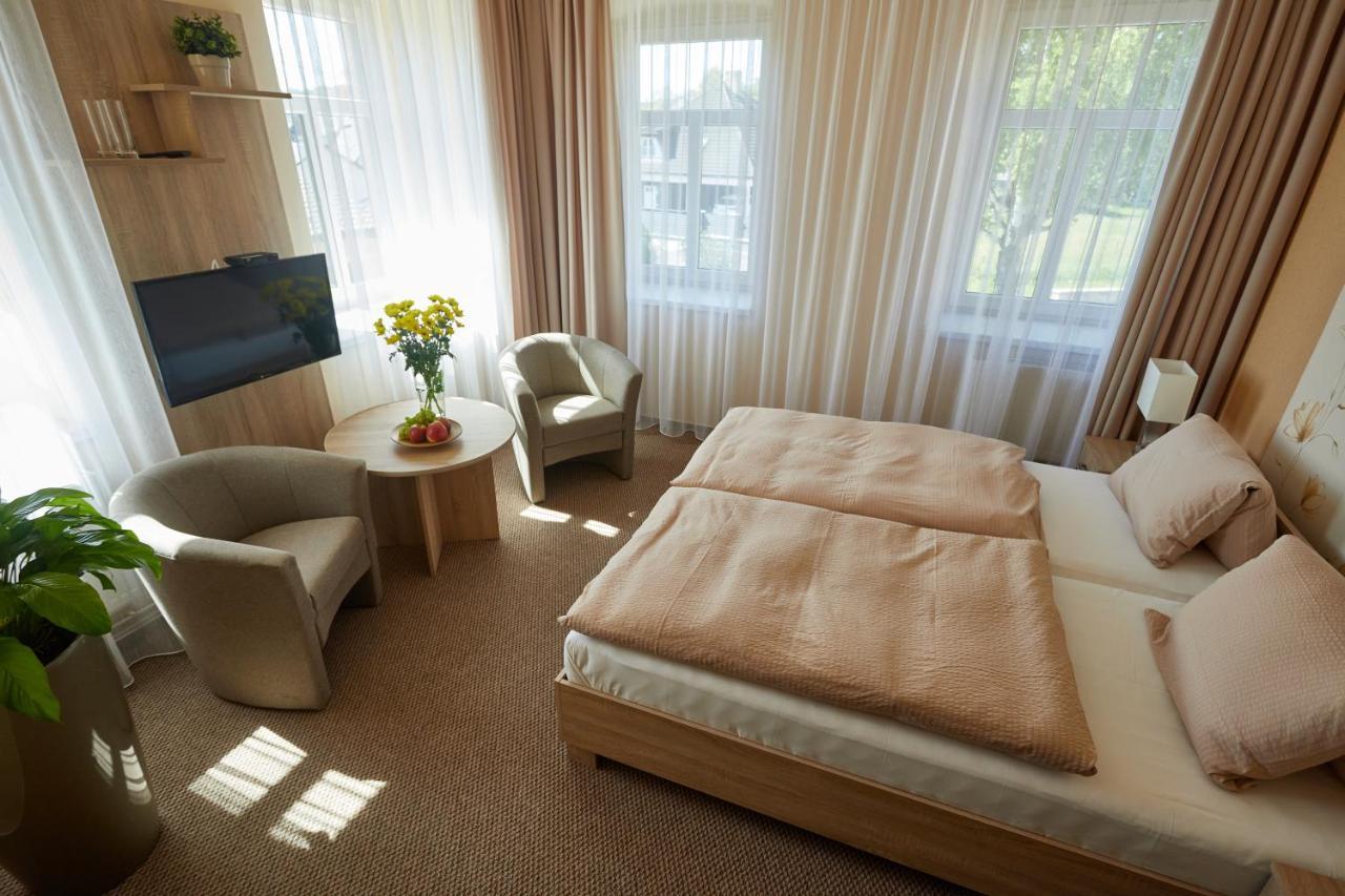 Hotel Slunce Rymarov Exterior photo